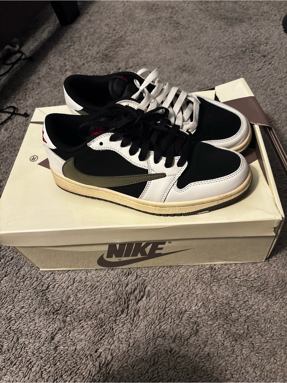 Travis Scott Jordan 1